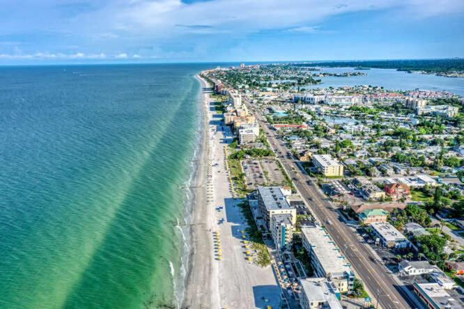 Sunset Beach Suites St. Pete Beach Esterno foto