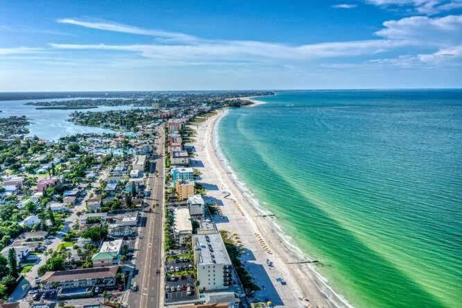 Sunset Beach Suites St. Pete Beach Esterno foto