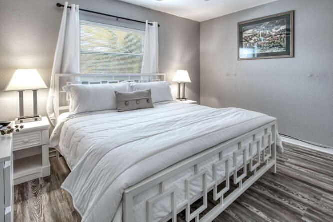 Sunset Beach Suites St. Pete Beach Esterno foto