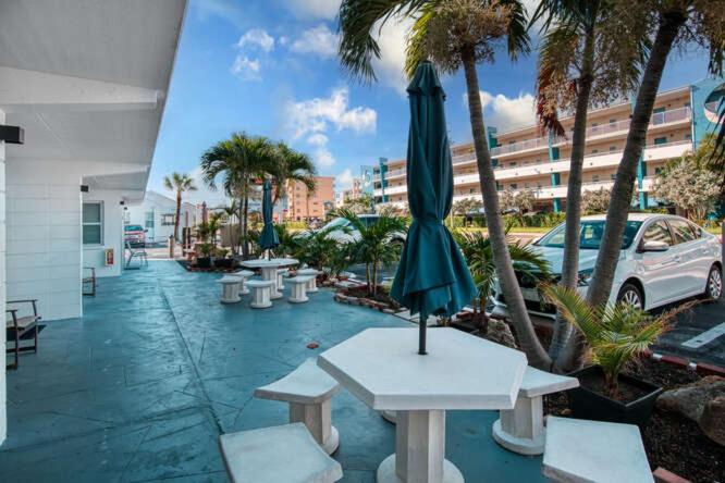 Sunset Beach Suites St. Pete Beach Esterno foto