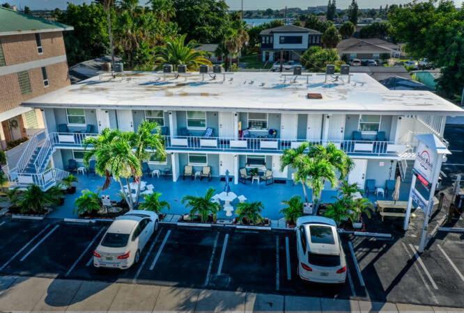Sunset Beach Suites St. Pete Beach Esterno foto