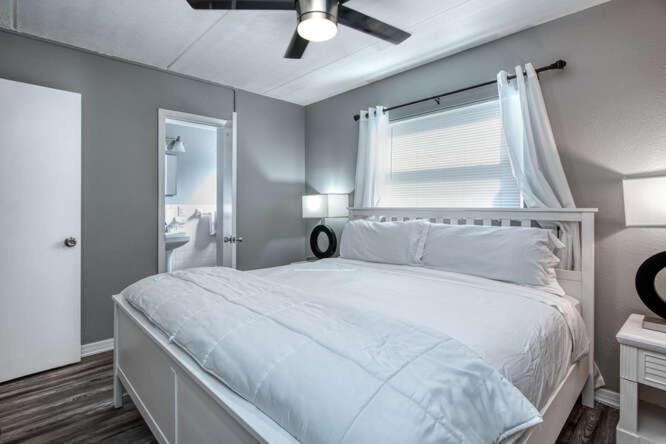 Sunset Beach Suites St. Pete Beach Esterno foto