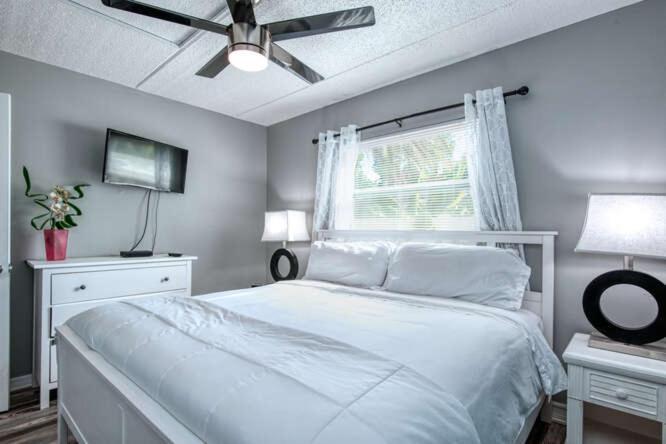 Sunset Beach Suites St. Pete Beach Esterno foto