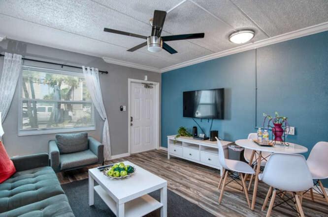 Sunset Beach Suites St. Pete Beach Esterno foto