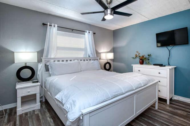 Sunset Beach Suites St. Pete Beach Esterno foto