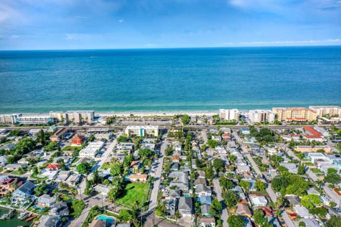 Sunset Beach Suites St. Pete Beach Esterno foto